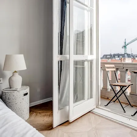 Sofia's Elegant Urban Retreat * Sofie