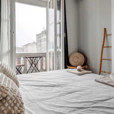 דירה Sofia's Elegant Urban Retreat