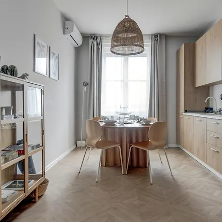 Sofia's Elegant Urban Retreat דירה סופיה