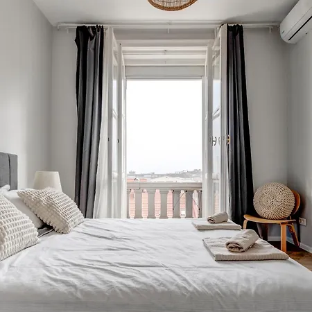 Sofia's Elegant Urban Retreat דירה